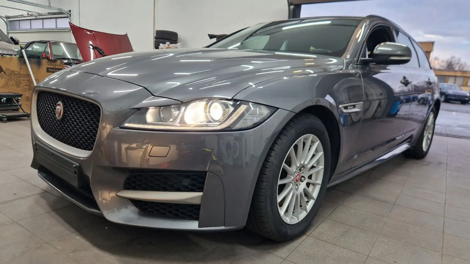 Jaguar XF R-Sport Sportbrake Navigation Kamera Xenon Šedá - 1
