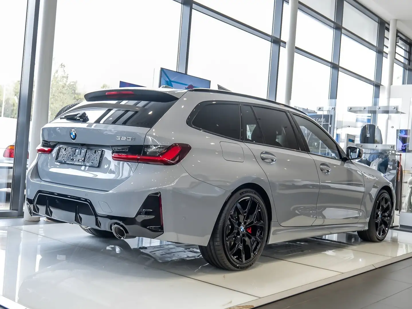 BMW 320 i M Sport Pro 19" AHK 360° HiFi HuD Gri - 2