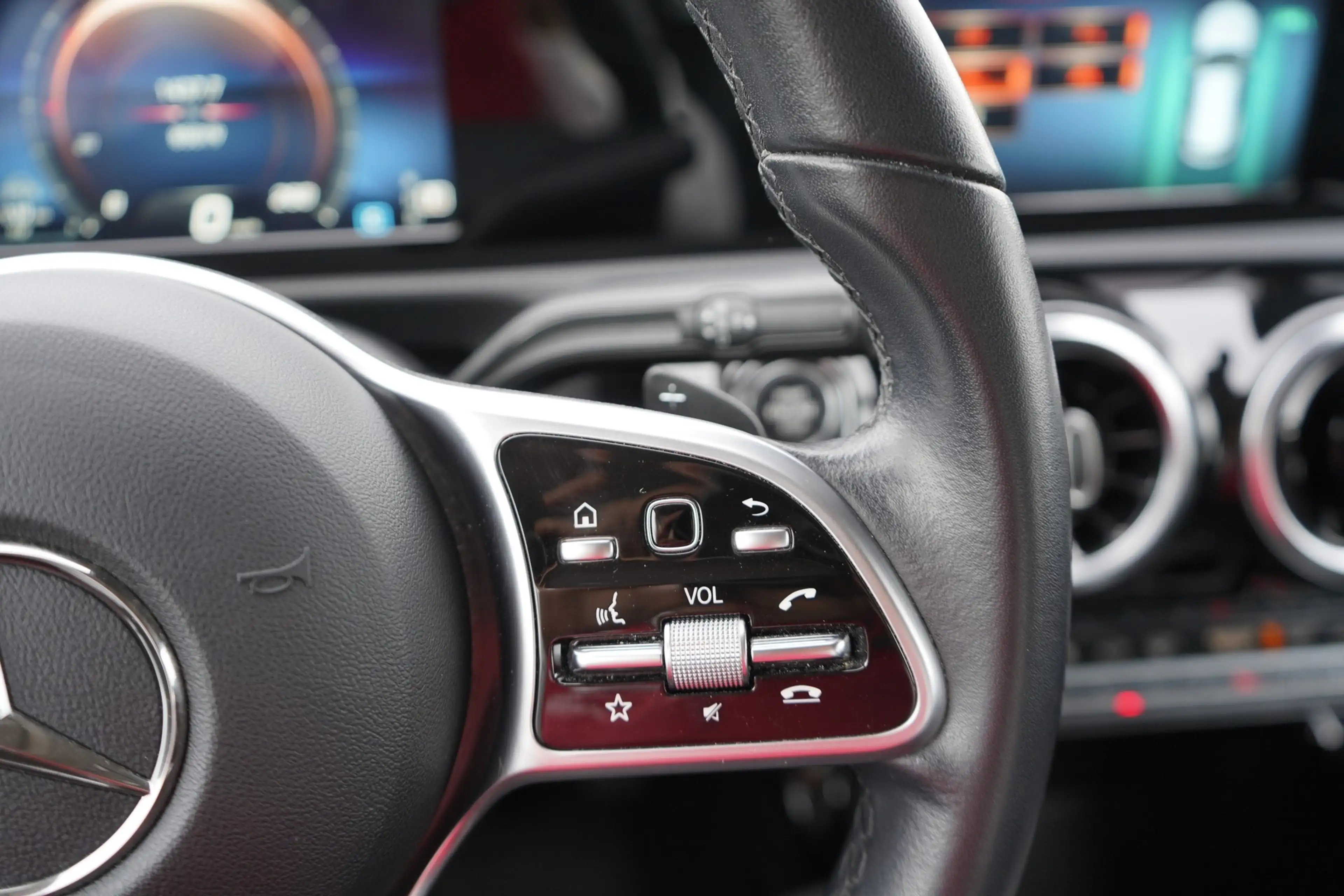 Mercedes-Benz CLA 250 Progressive 4Matic LED ACC Leder Keyless-G — photo 11