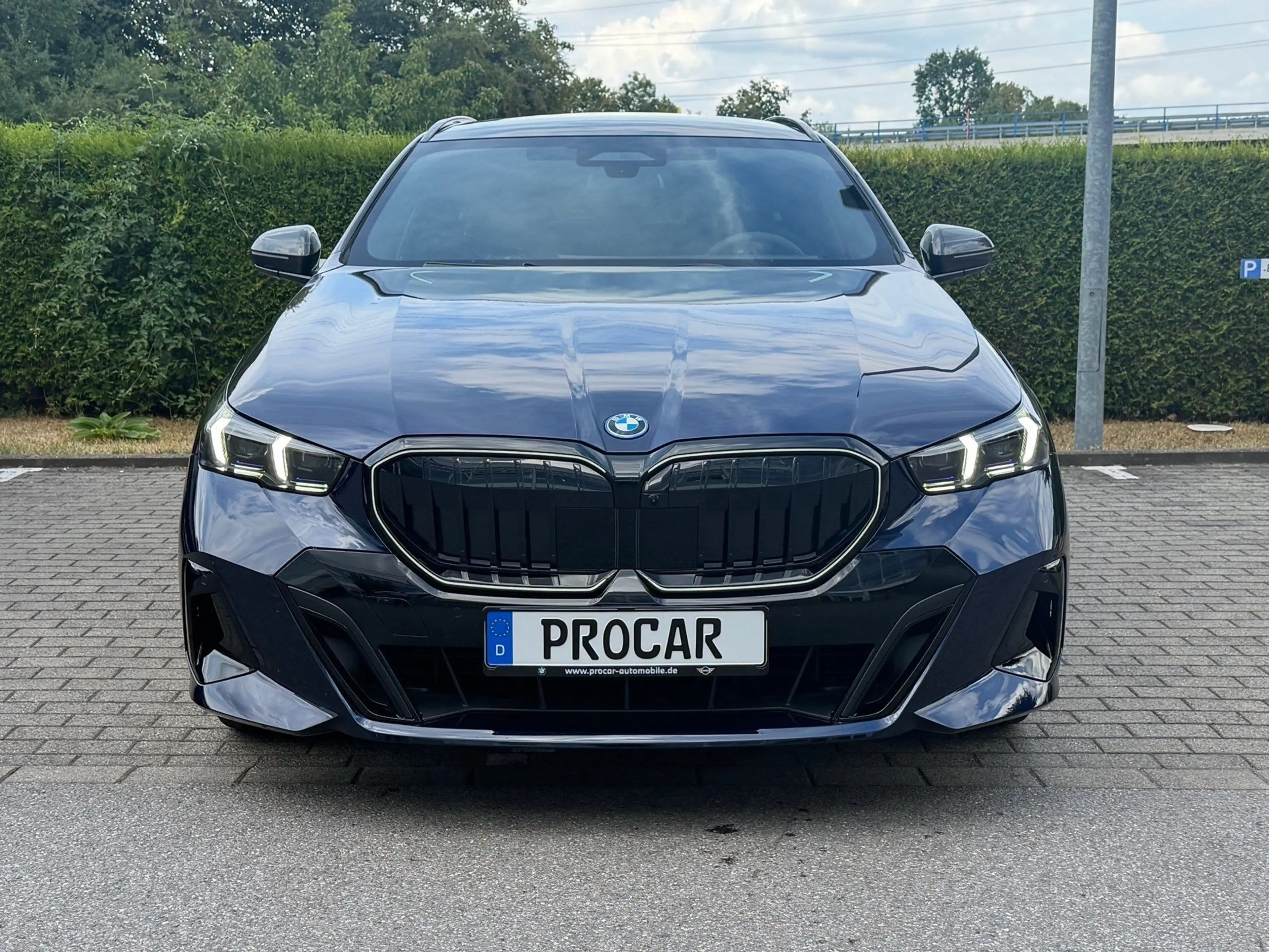 BMW 550 e xDrive Touring M-Sport Pro, Pano, 21", HuD, AHK — photo 3