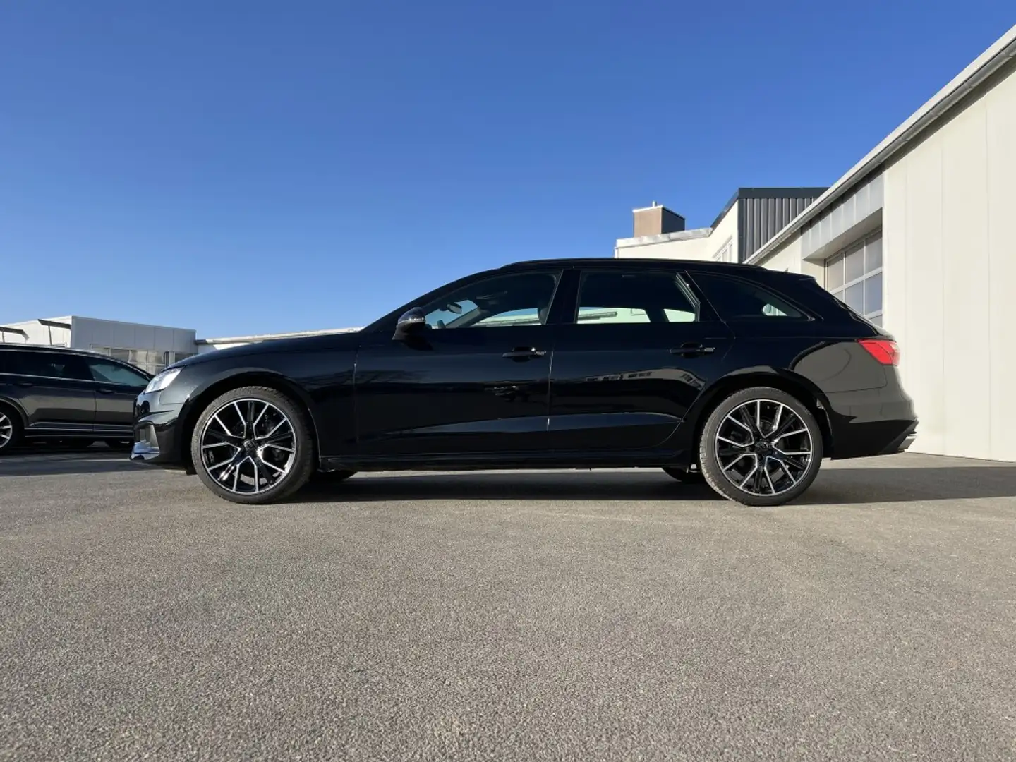 Audi A4 Avant 40 2.0 TDI S tronic advanced 178€ m. 20% A Schwarz - 2