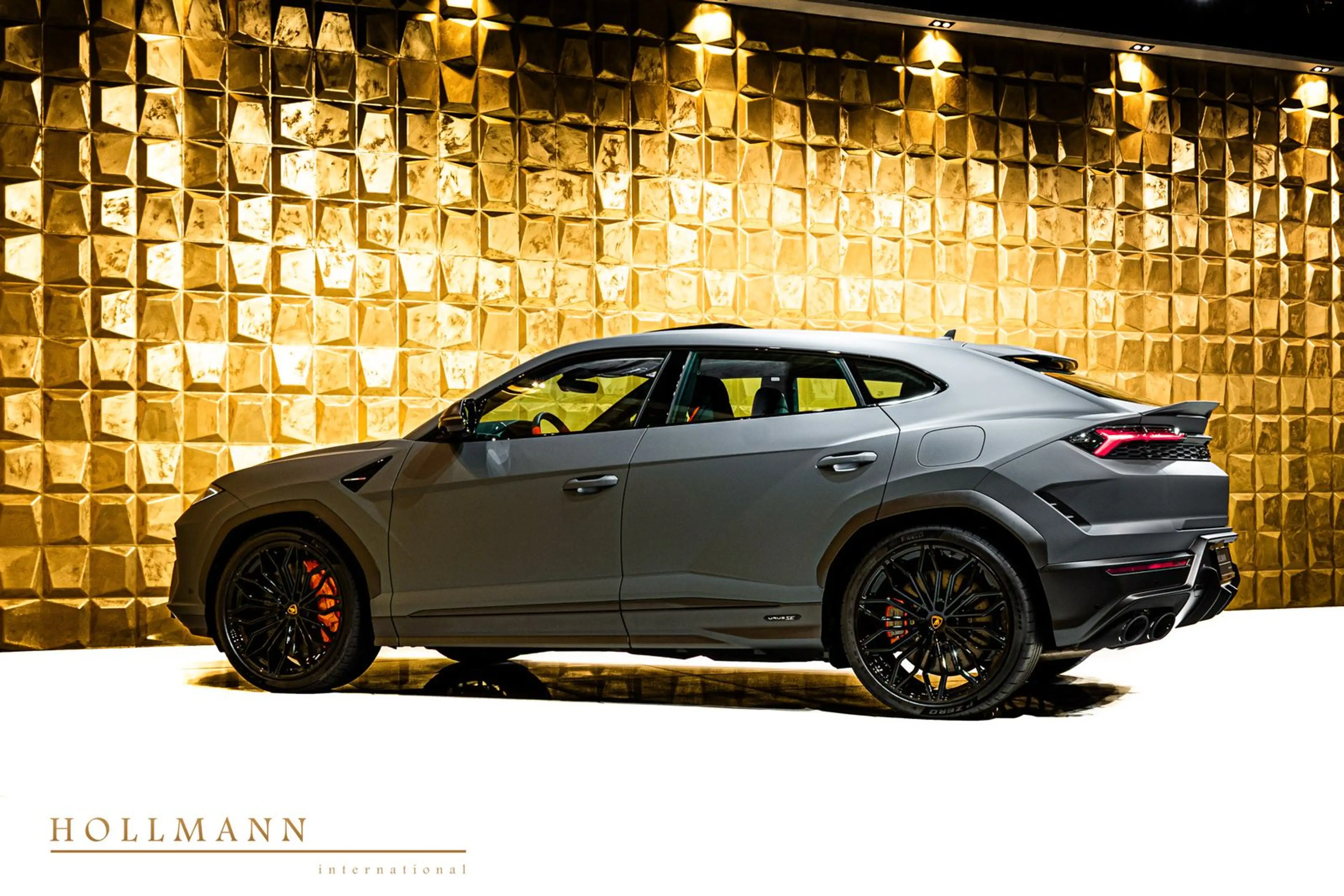 Lamborghini Urus SE + B&O + BIG CARBON PACK + PANO + — photo 4