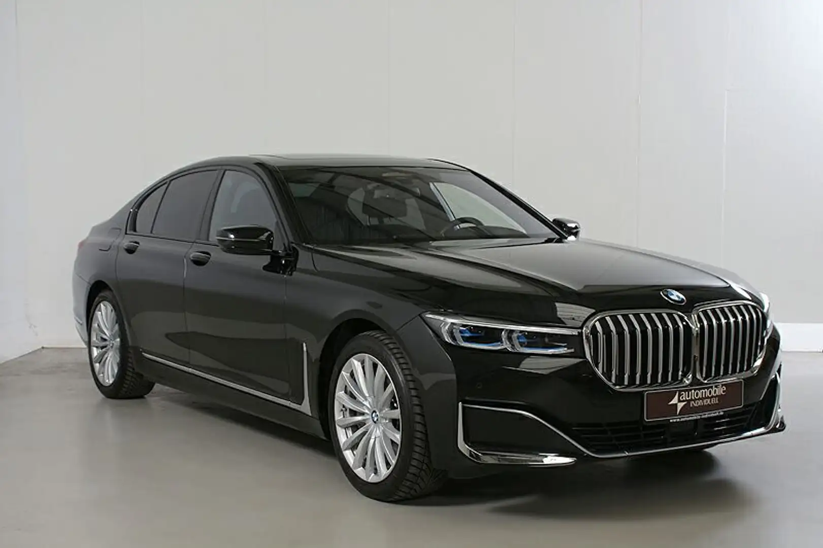 BMW 750 i xDr AHK Standh Laser TV ACC HuD LiveCockpit Noir - 2