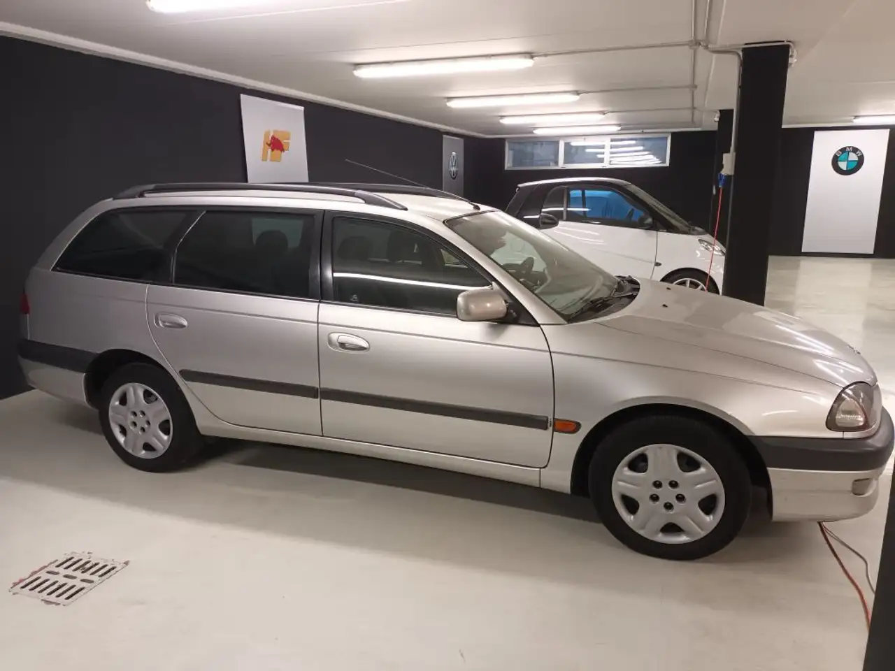 Toyota Avensis 1.6 16v 110cv STATION WAGON SOL PARI AL NUOVO, foto 10