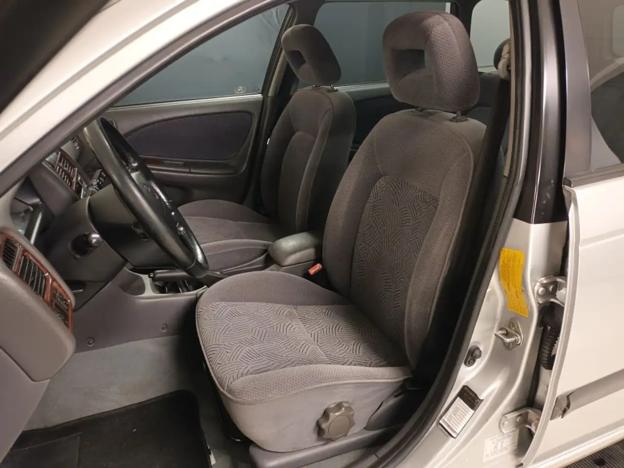 Toyota Avensis 1.6 16v 110cv STATION WAGON SOL PARI AL NUOVO, foto 5