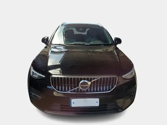 Volvo XC40 view 2