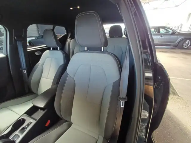 Volvo XC40 view 9