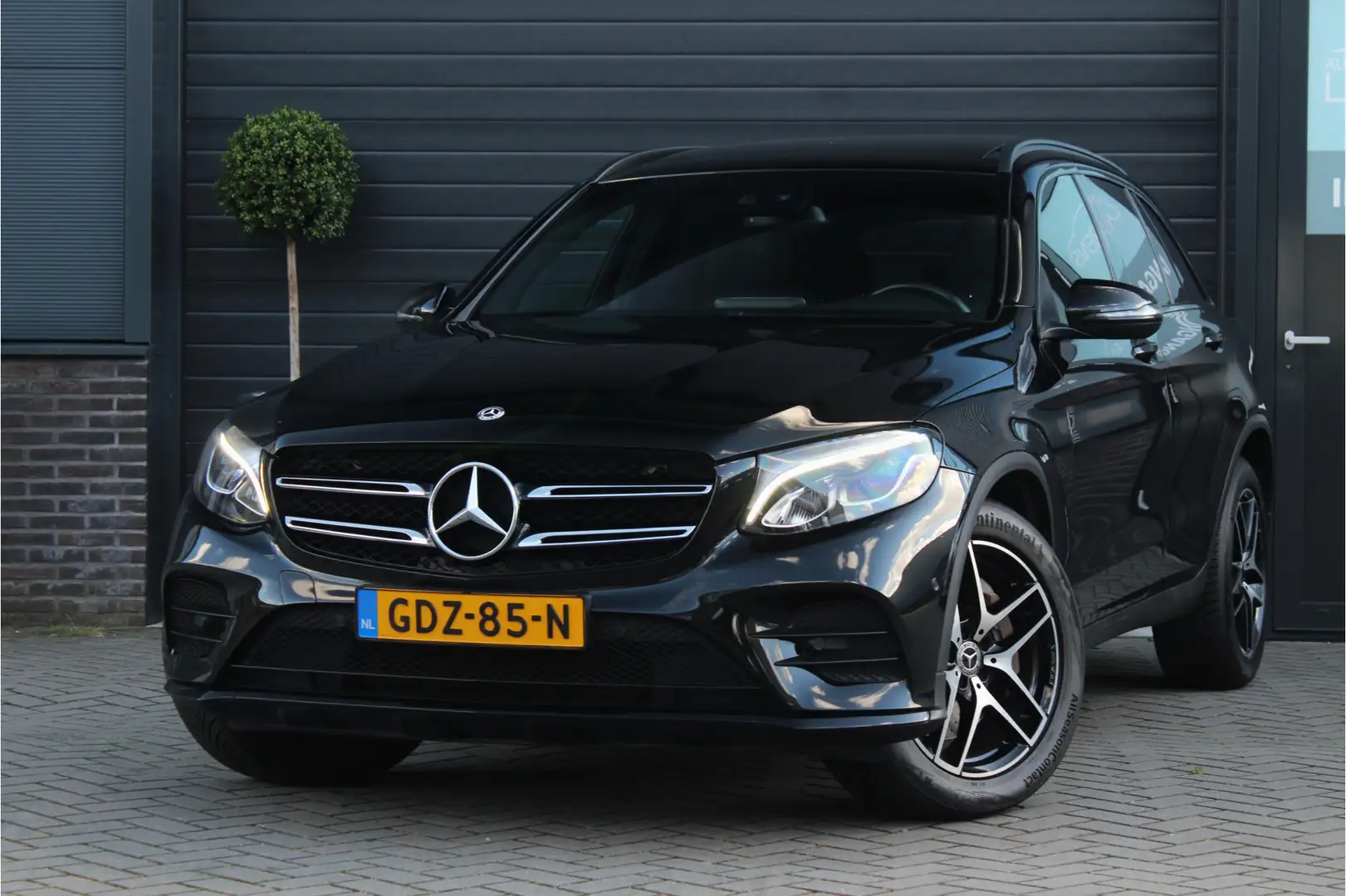 Mercedes-Benz GLC 300 AMG 4Matic | Pano | Camera | Stoelverw. Schwarz - 1
