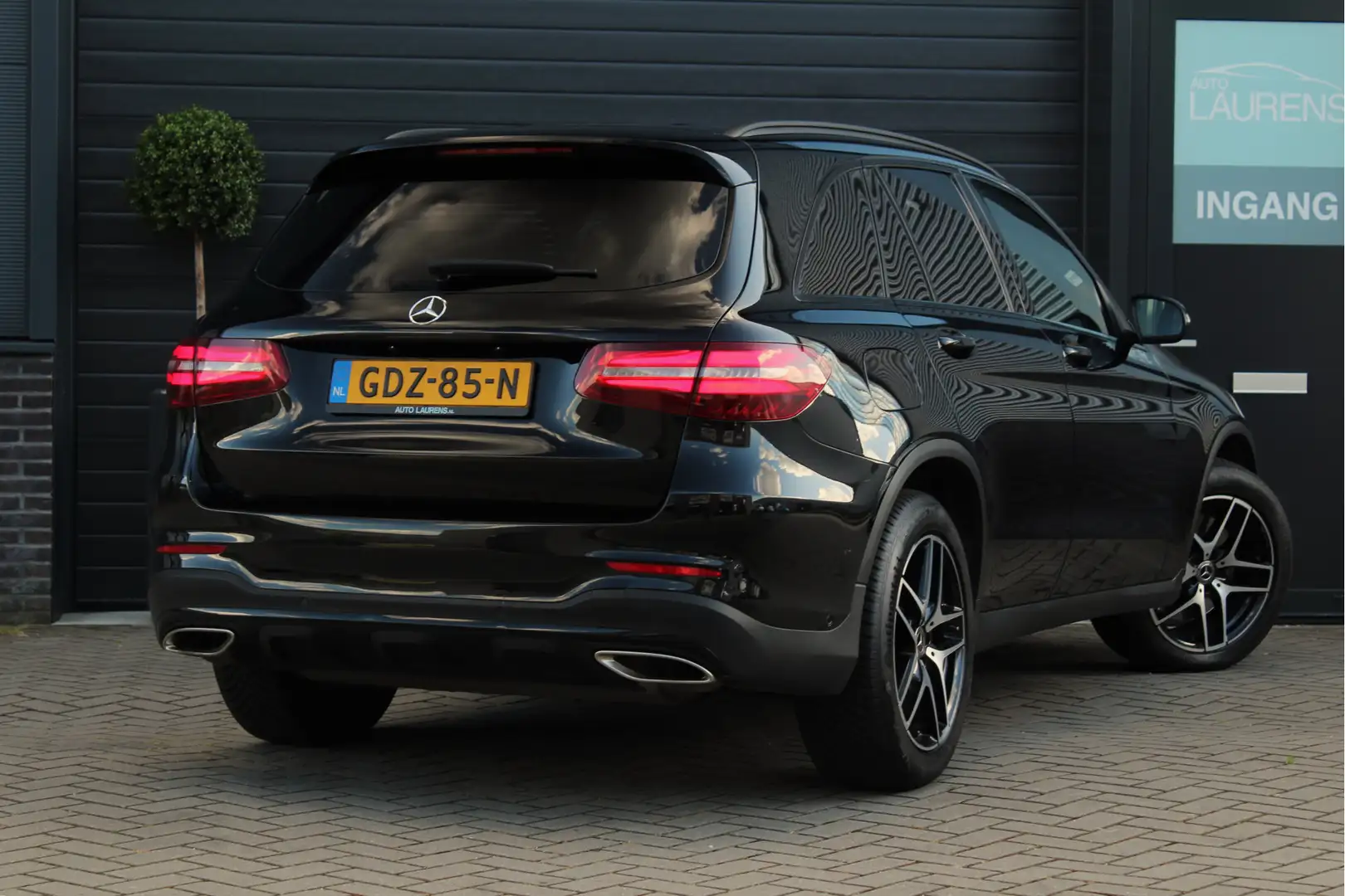 Mercedes-Benz GLC 300 AMG 4Matic | Pano | Camera | Stoelverw. Schwarz - 2