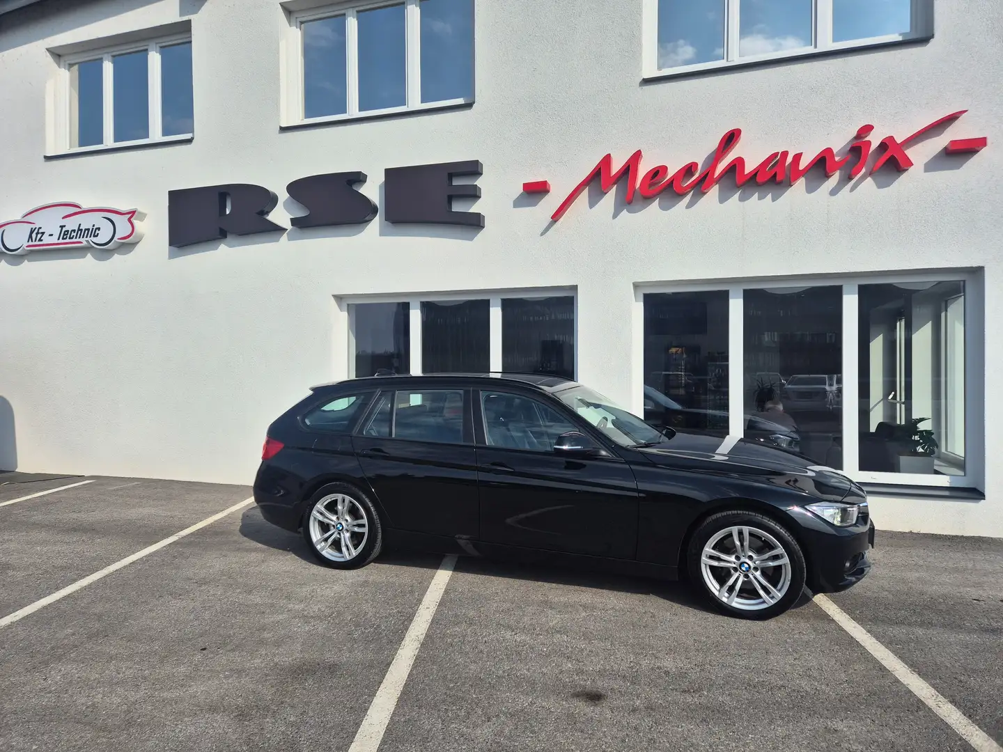 BMW 330 330d xDrive,Navi,PDC,SHZ,LEDER,HEAD UP,AHK,usw... Schwarz - 1