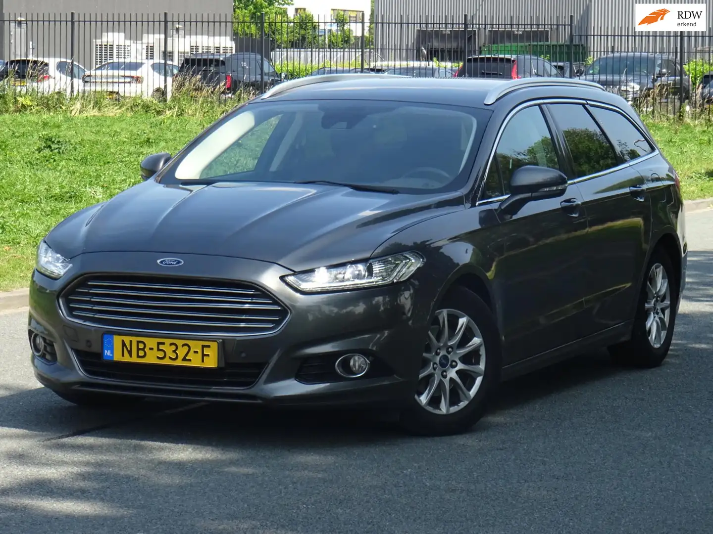 Ford Mondeo Wagon 1.5 TDCi Titanium NAP/LED/NAVI/PDC/APK Grijs - 1