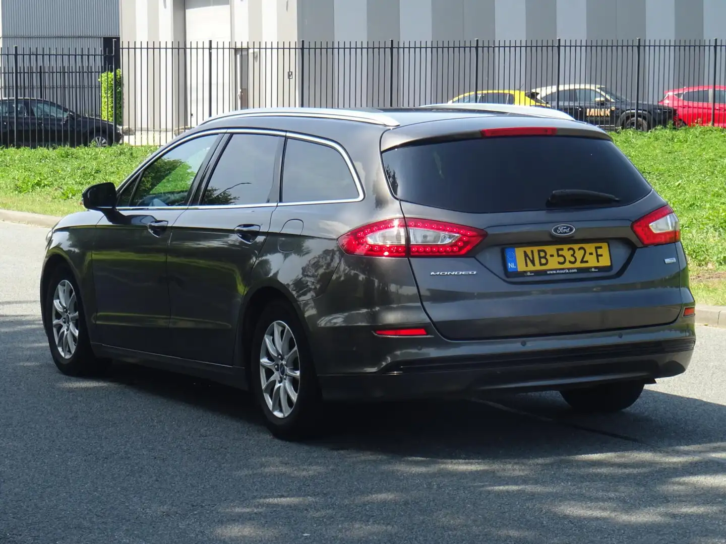 Ford Mondeo Wagon 1.5 TDCi Titanium NAP/LED/NAVI/PDC/APK Grijs - 2