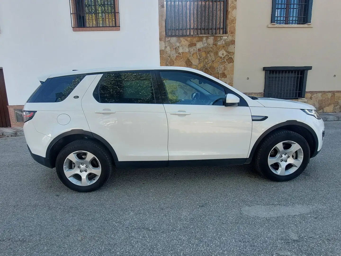 Land Rover Discovery Sport Discovery Sport 2.0eD4 HSE 4x2 150 HSE Blanco - 2