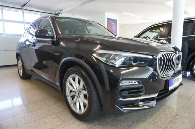 BMW X5 view 3