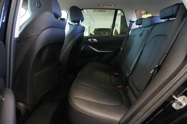 BMW X5 view 9