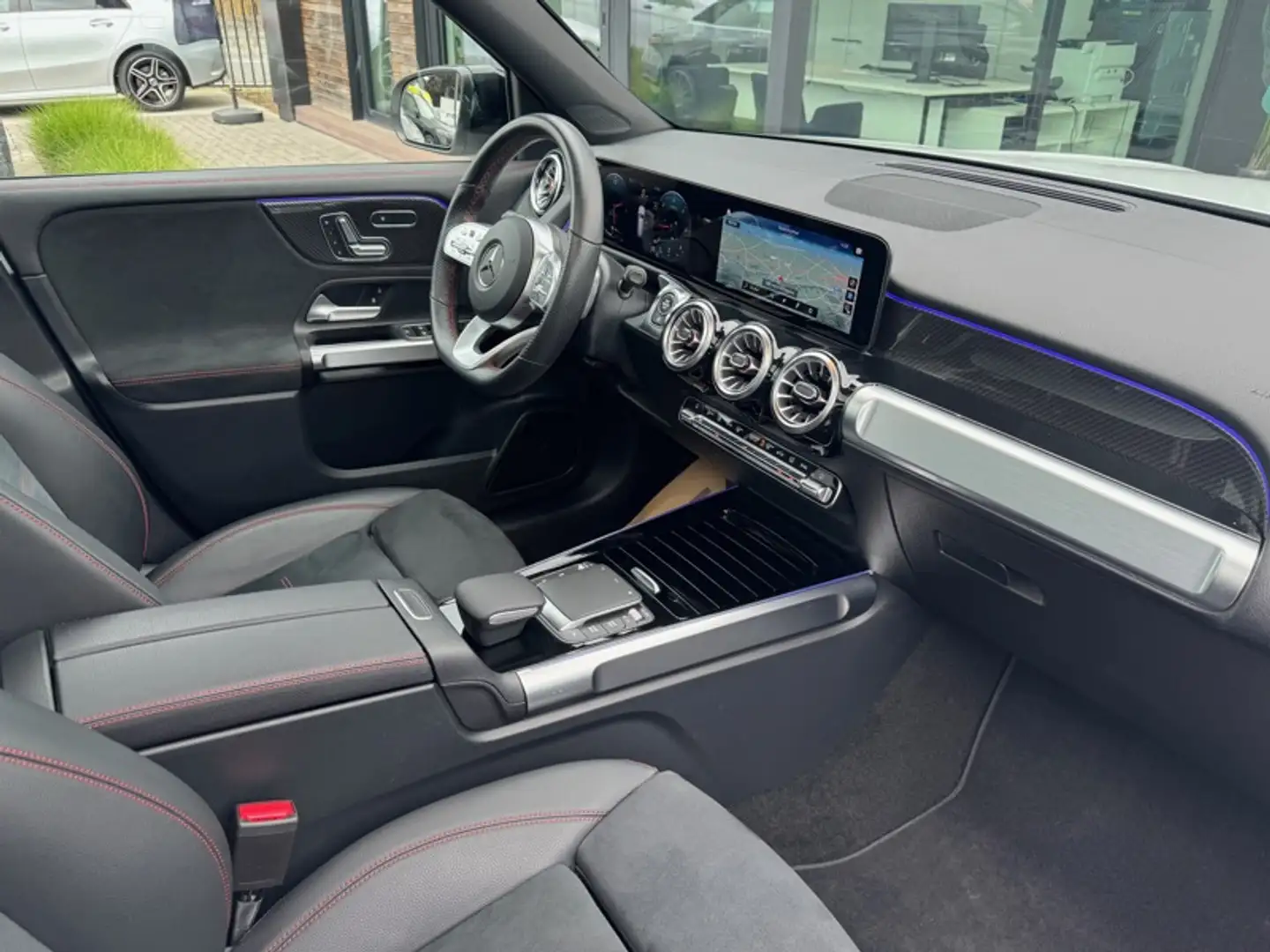 Mercedes-Benz GLB 180 GLB d AMG Line - Toit ouvrant sièges électriques Weiß - 2