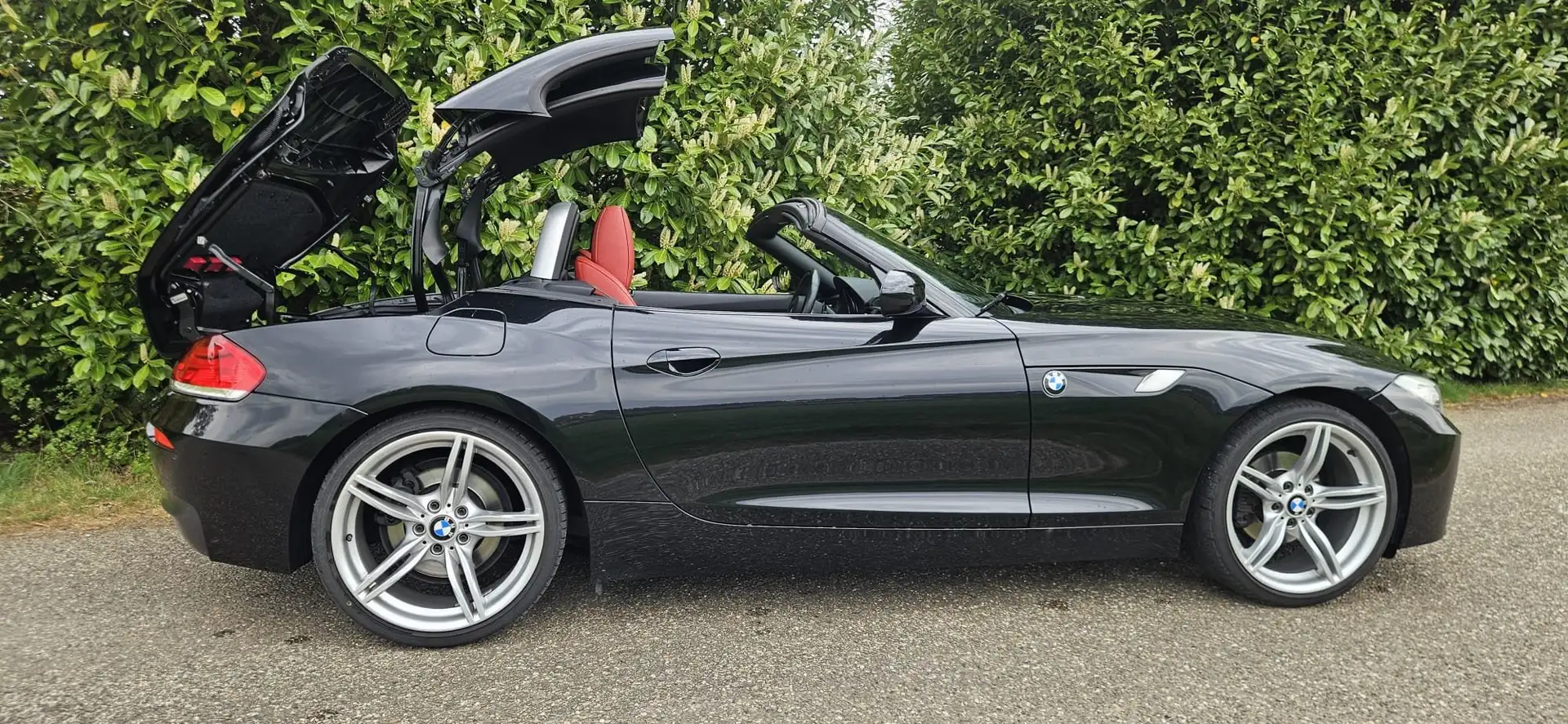 BMW Z4 Z4 sDrive23i Executive Zwart - 2