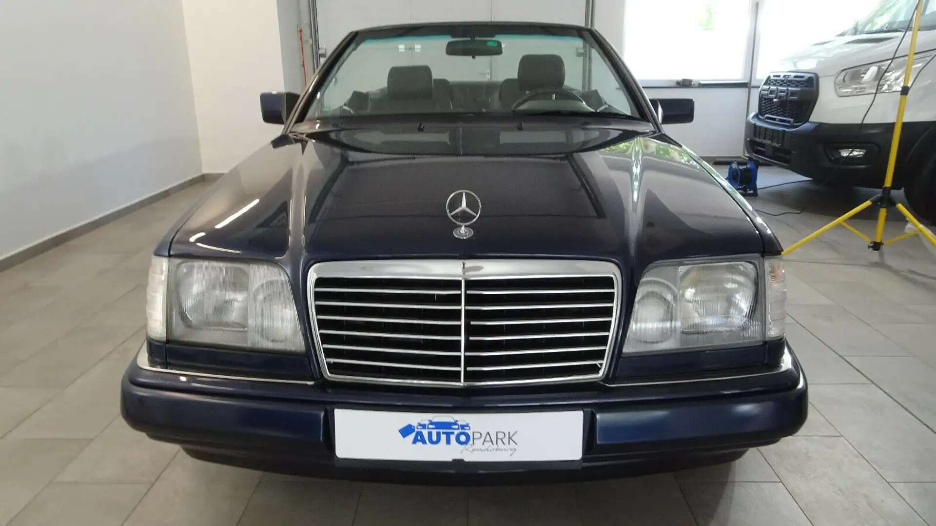 Mercedes-Benz E 200 Final Edition *Autom.* Navi*Tempomat* Kék - 2
