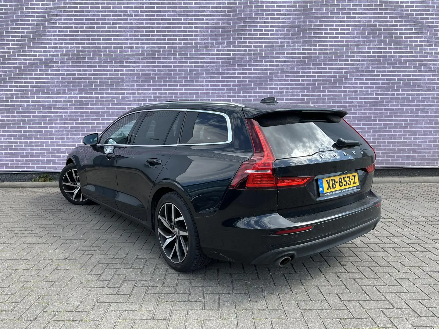 Volvo V60 2.0 T5 Momentum | Navi | Schuif-/kanteldak | Stoel Zwart - 2