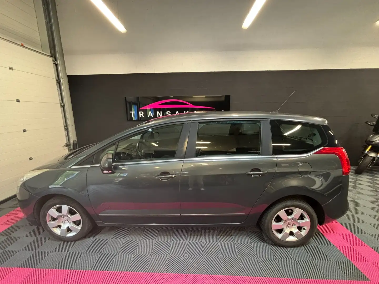 Peugeot 5008 Premium 7pl Gris - 2