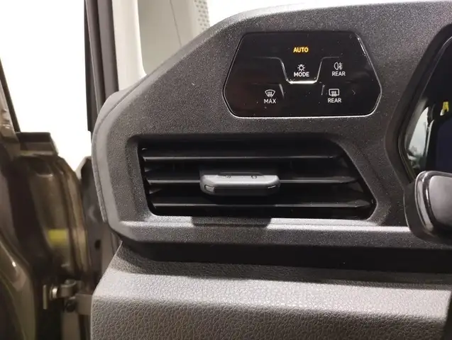 Volkswagen Caddy view 12