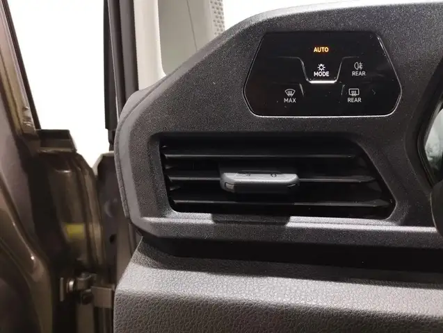 Volkswagen Caddy view 11