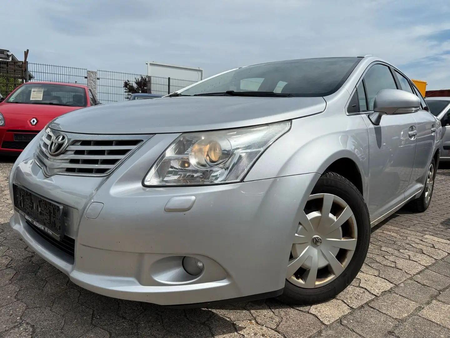 Toyota Avensis Combi 1,8-l Executive,Klima,Navigation Silber - 1