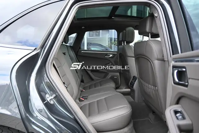 Porsche Macan view 14