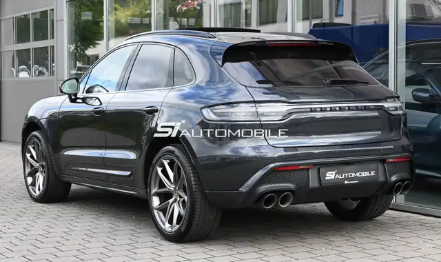 Porsche Macan view 3