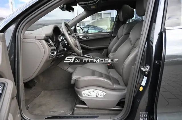 Porsche Macan view 10
