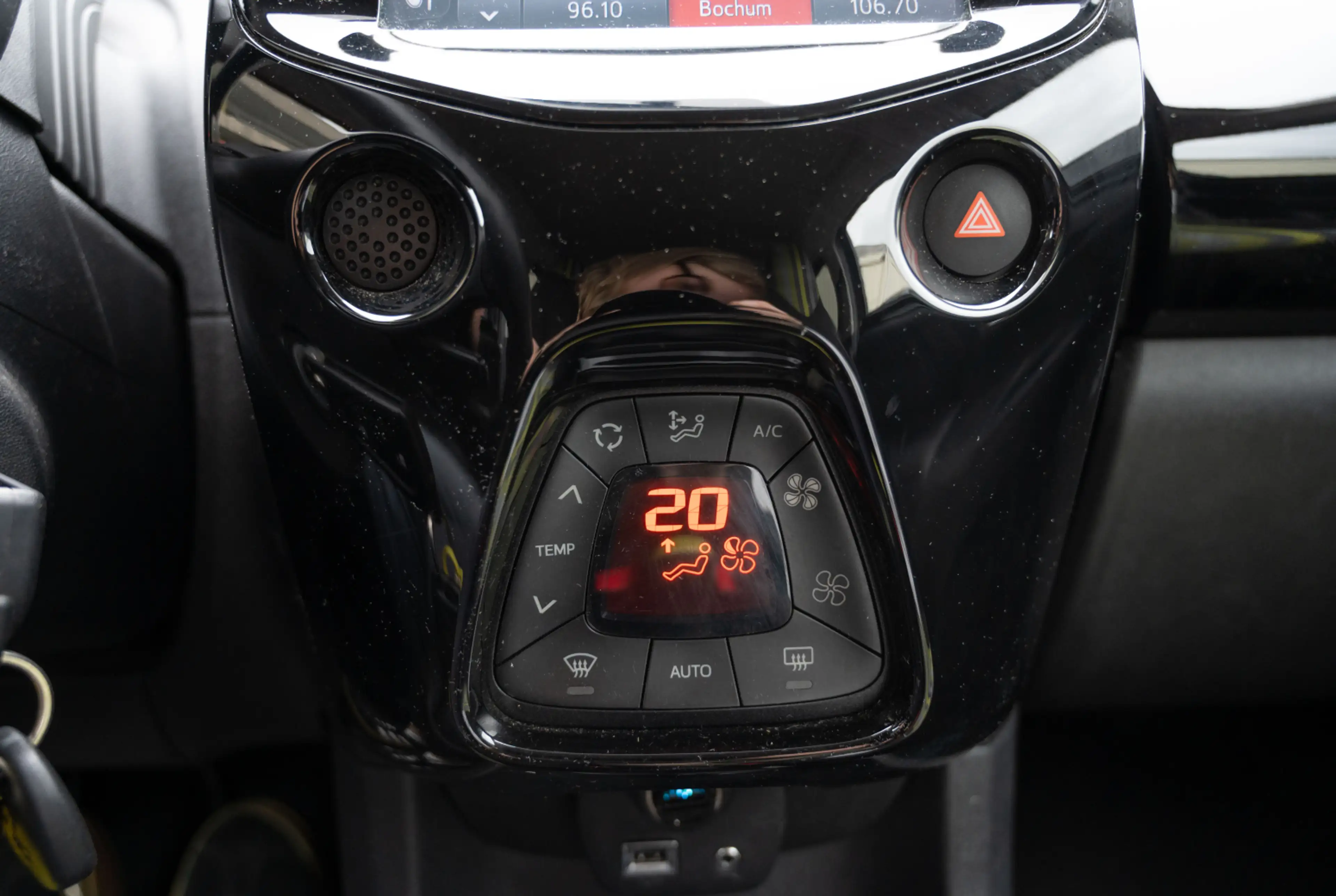 Peugeot 108 TOP Collection 1.0 VTi *SITZHEIZUNG*LOOK-PAKET*DAB+* *INVENTUR-SALE* — photo 10