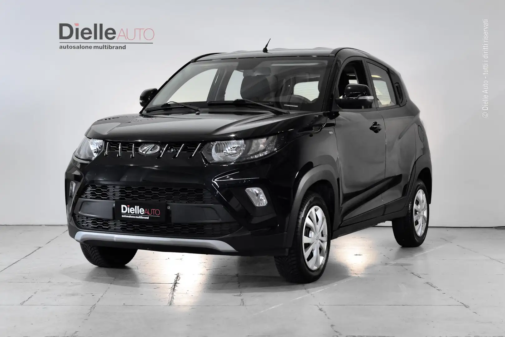 Mahindra KUV100 KUV100 1.2 K6+ m-bifuel Schwarz - 1