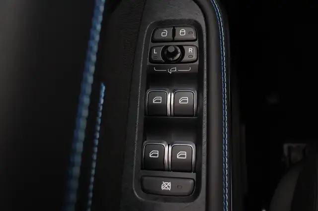 Lynk & Co 01 view 28