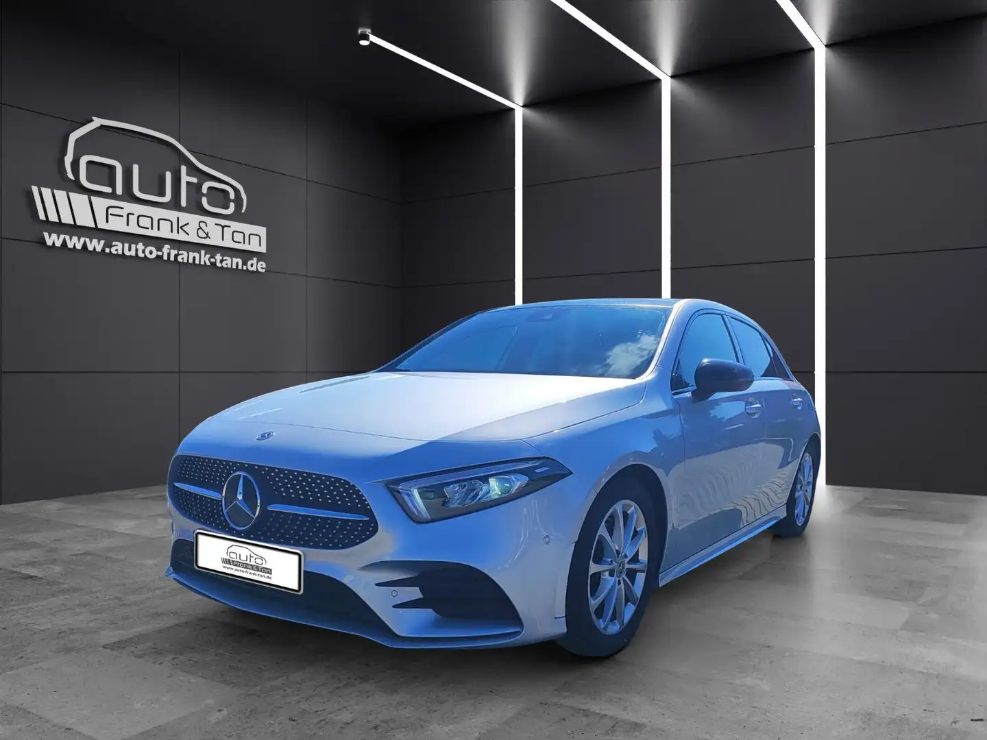 Mercedes-Benz A 180 A180*AMG-Line*Automatik*Navi*LED*Ambiente*Pano* Silber - 1