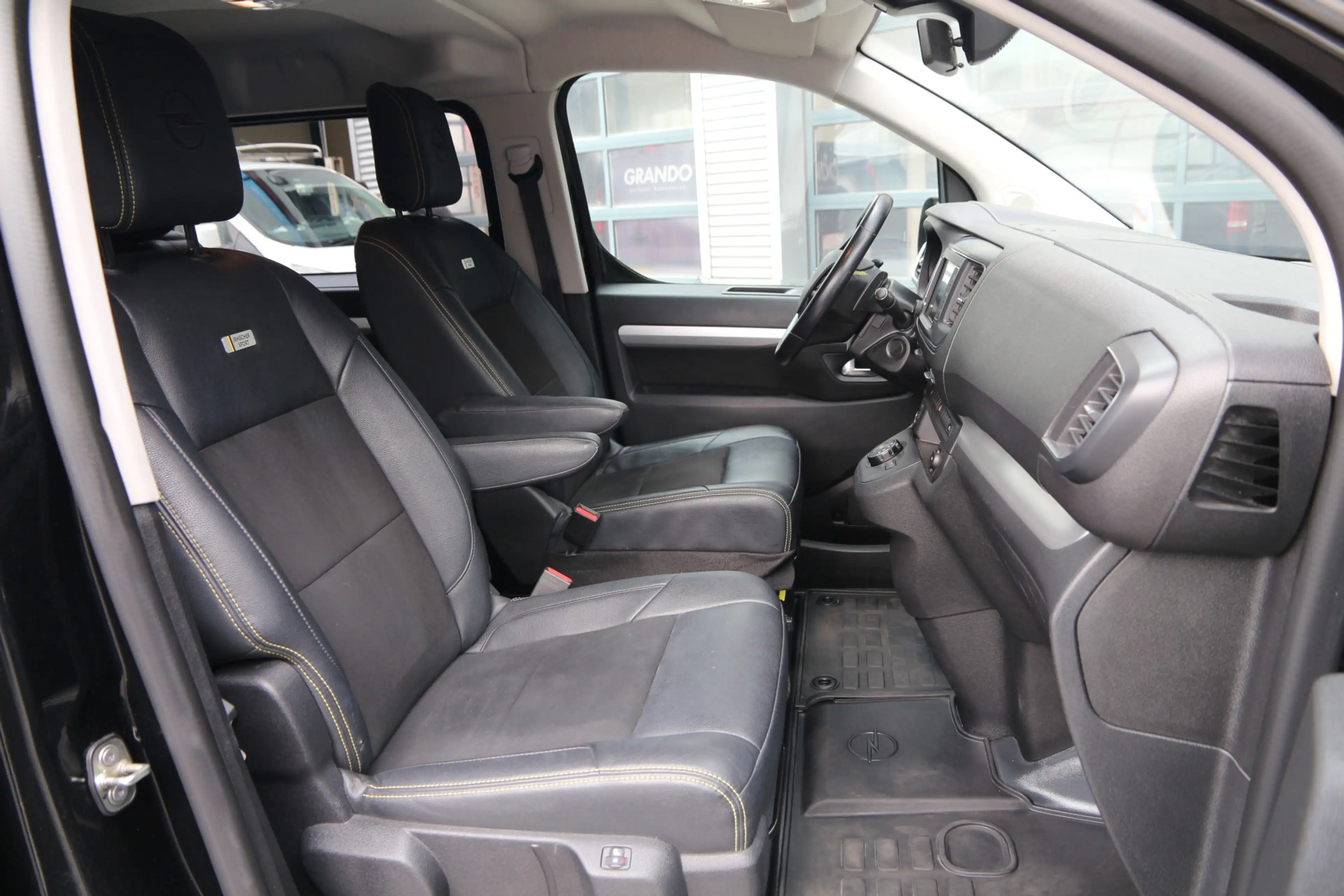 Opel Vivaro 2.0 CDTI 180 | DC | 2x Schuifdeur | Irmscher Sport — photo 9