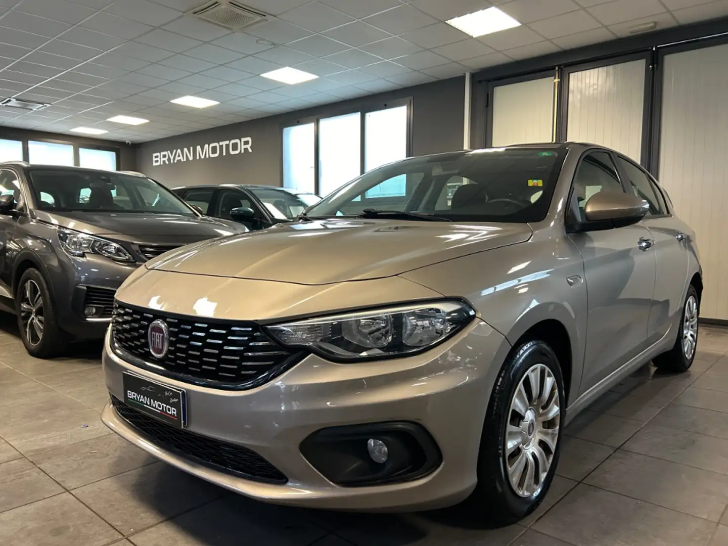 Fiat Tipo 1.6 Mjt S&S 5 porte Easy Grigio - 1