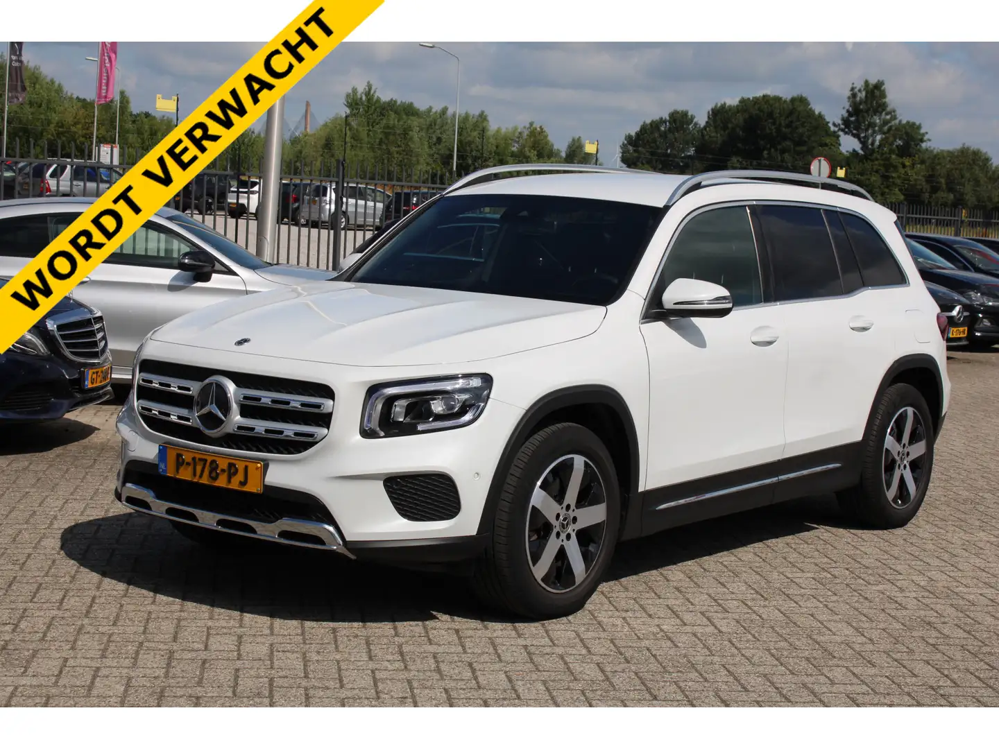 Mercedes-Benz GLB 200 AUT7 Business Solution 7-PER LEDER TREKHAAK WIDESC Wit - 1