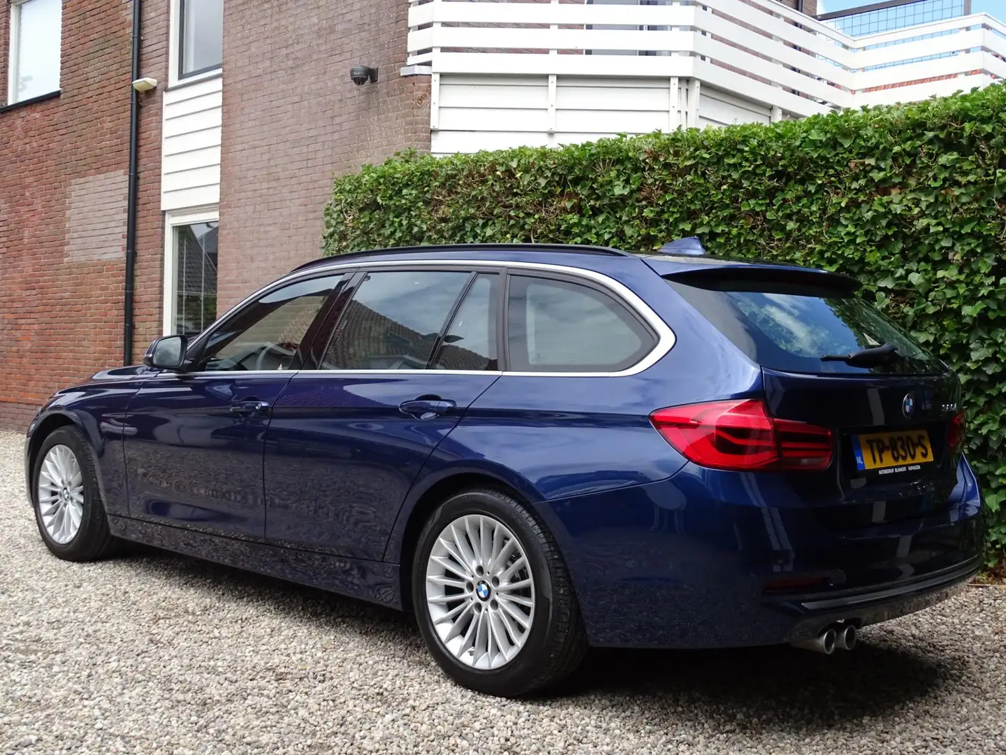 BMW 320 3-serie Touring 320i Luxury Edition | Automaat | N Blau - 2