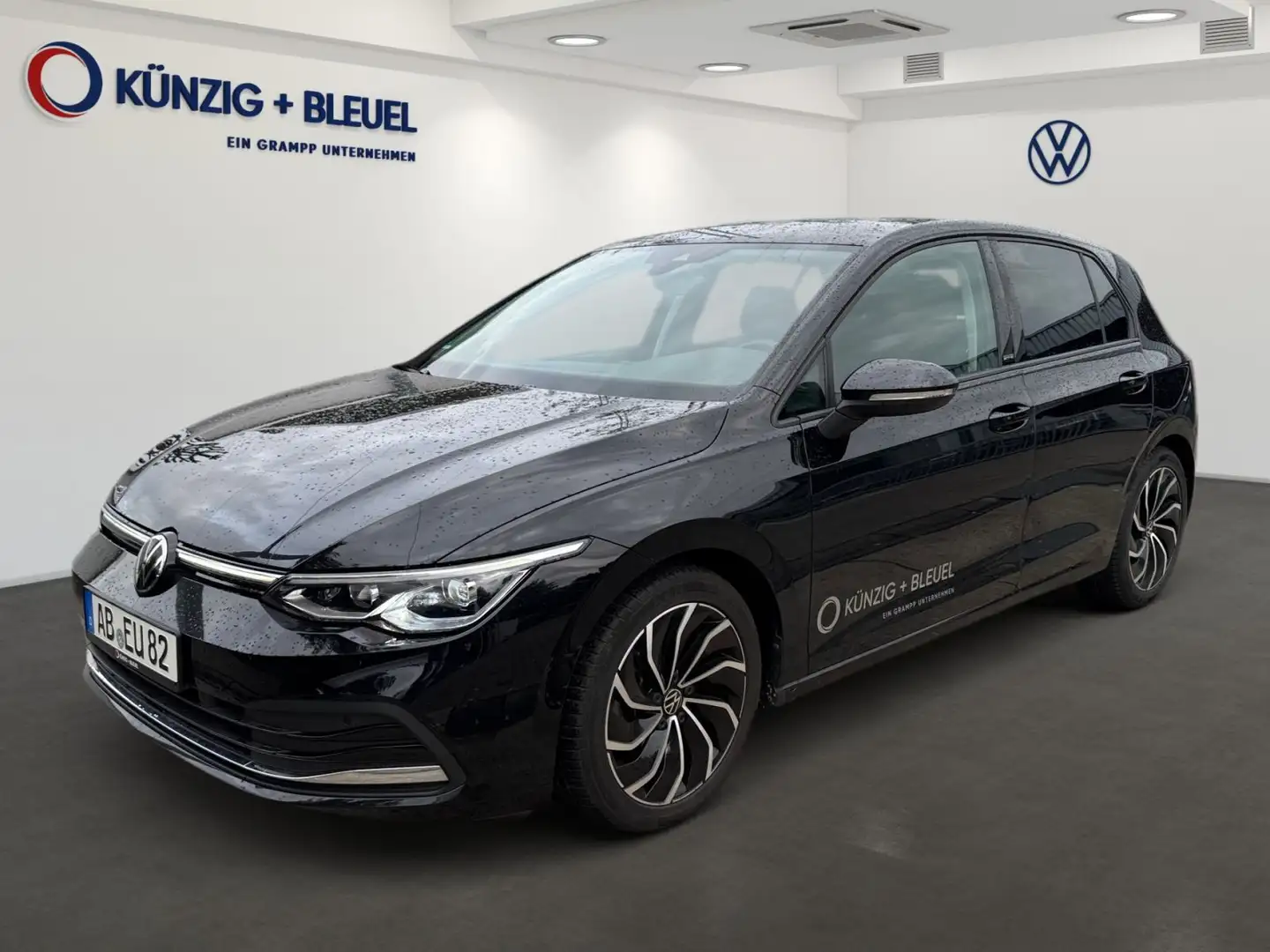 Volkswagen Golf VIII 1.5 TSI AHK*LED*NAV*SHZ*PDC*ACC*KAM Zwart - 2