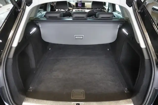 Audi A4 view 10