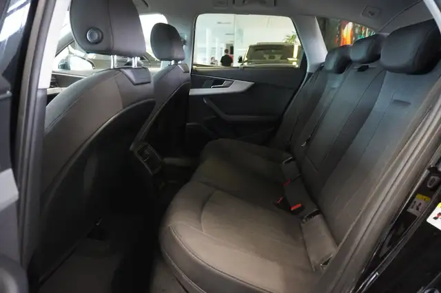 Audi A4 view 9