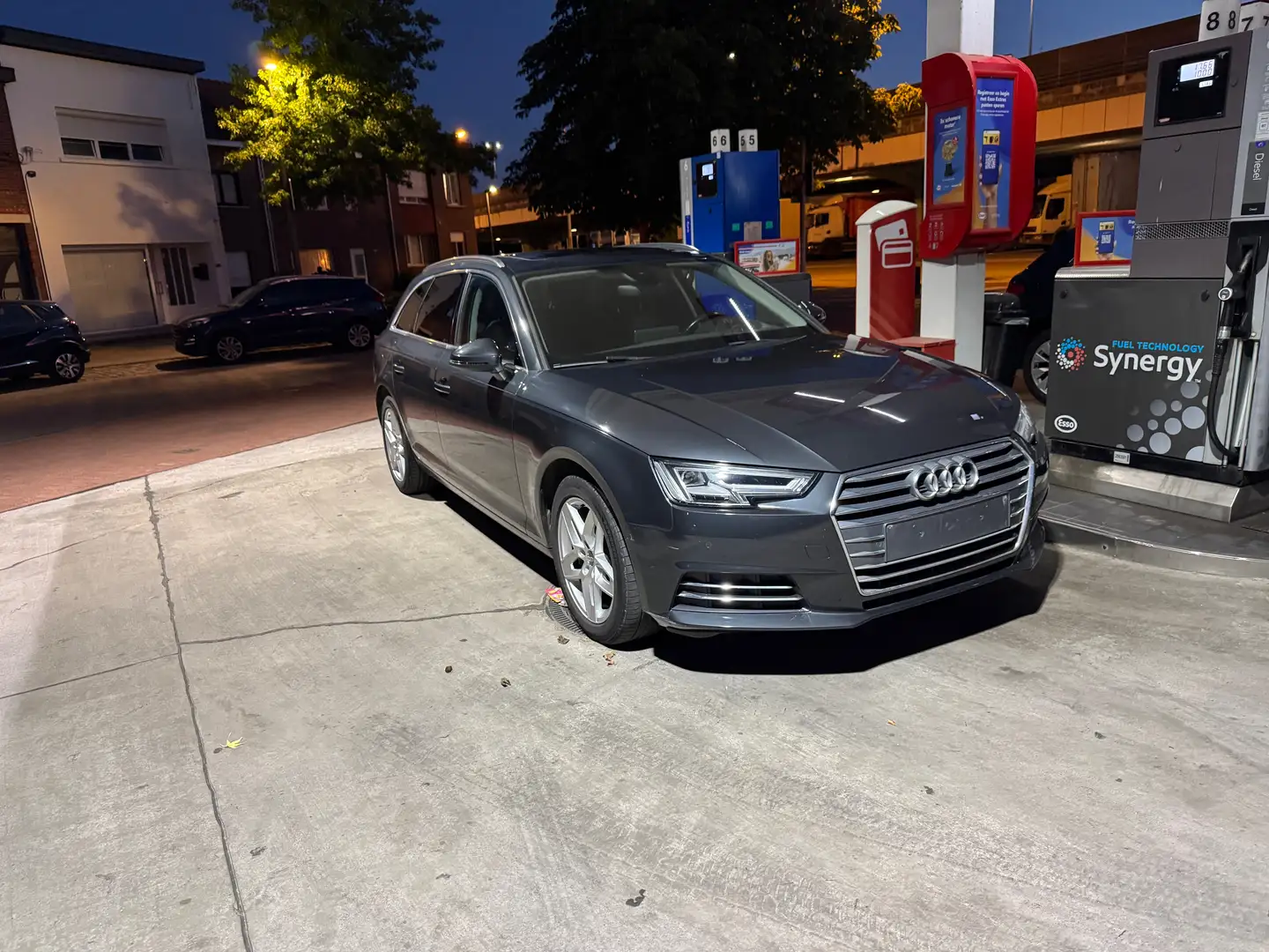 Audi A4 A4 Avant 2.0 TDI ultra-PANO-TREKHAAK-FULL OPTION Zwart - 1