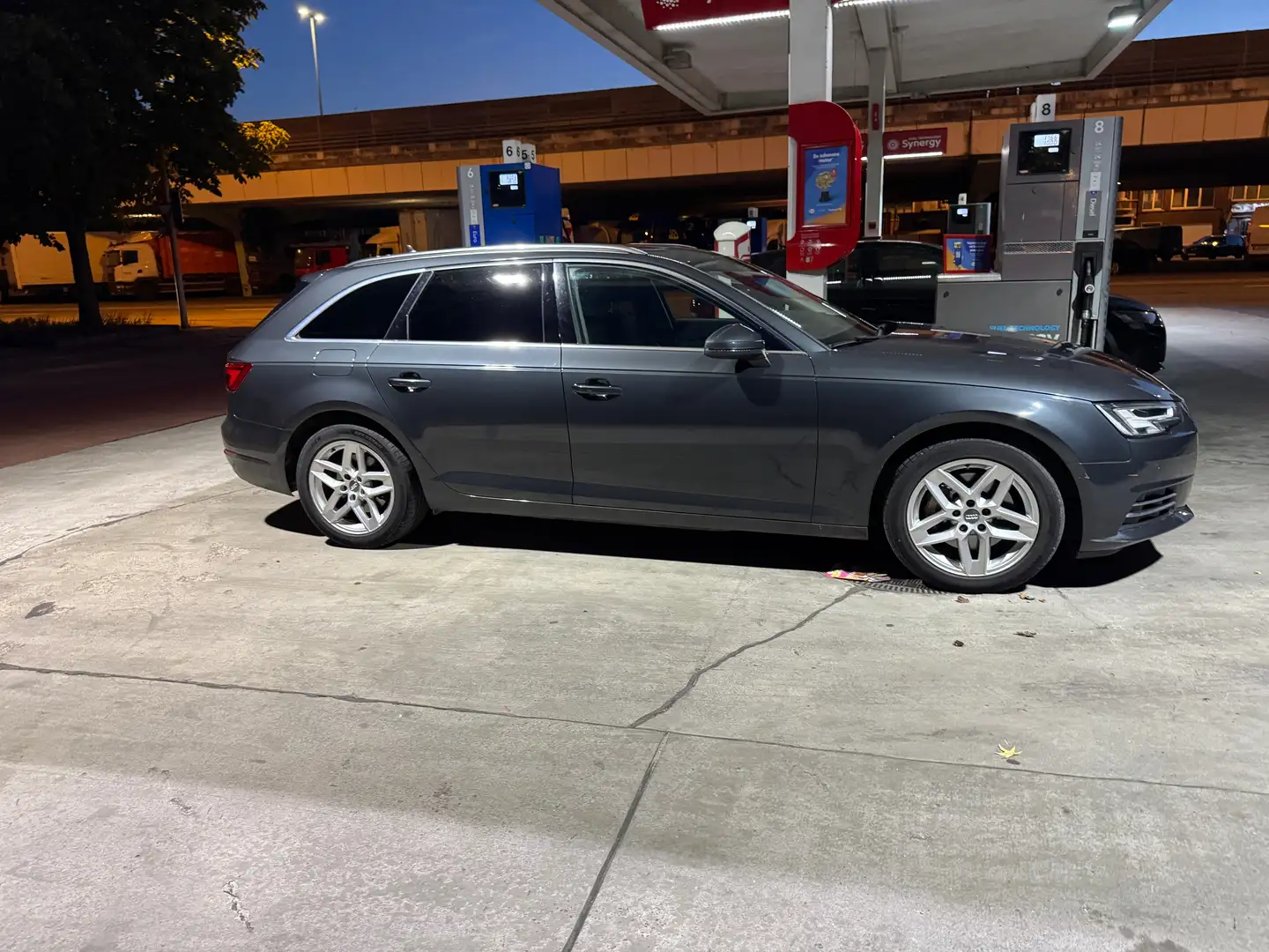 Audi A4 A4 Avant 2.0 TDI ultra-PANO-TREKHAAK-FULL OPTION Zwart - 2