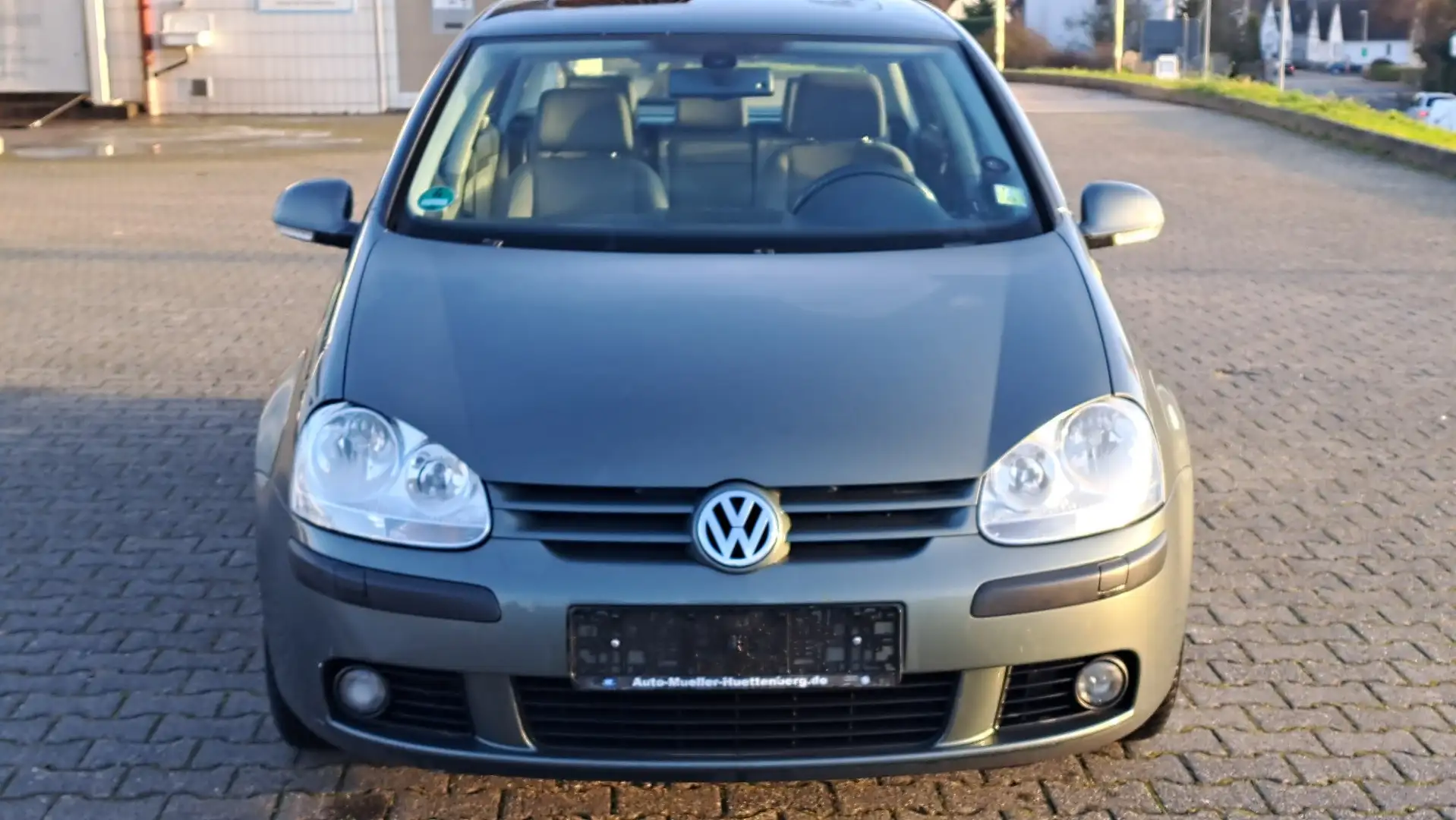Volkswagen Golf Golf 1.6 FSI/Tempomat/6Gang/AHK Grau - 2