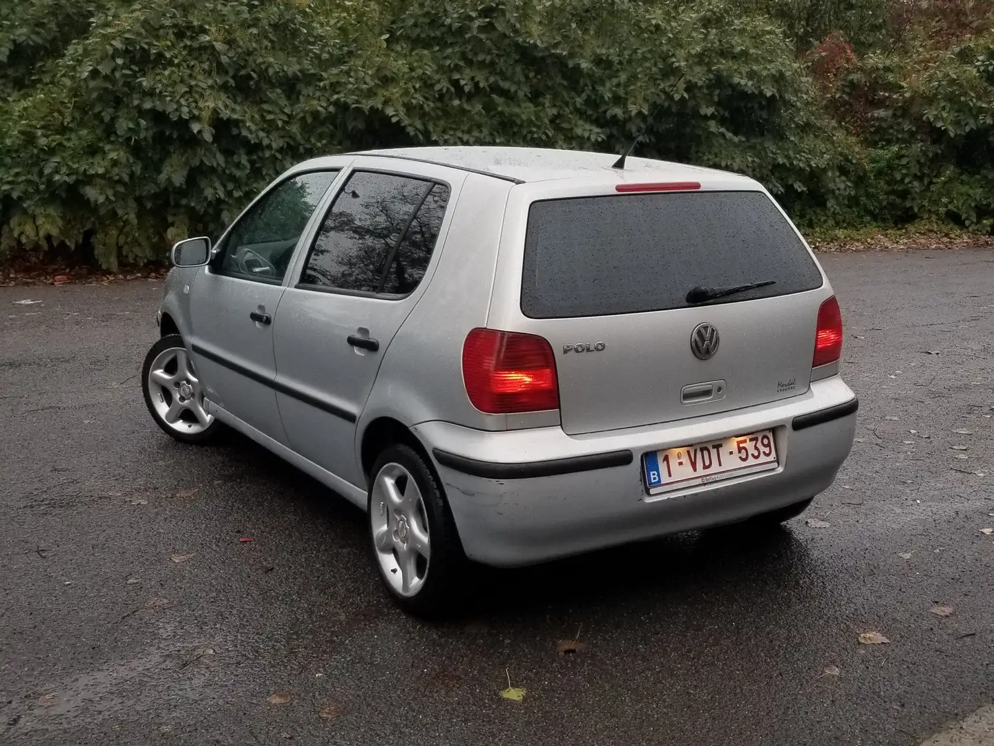 Volkswagen Polo 1.4i Gris - 2
