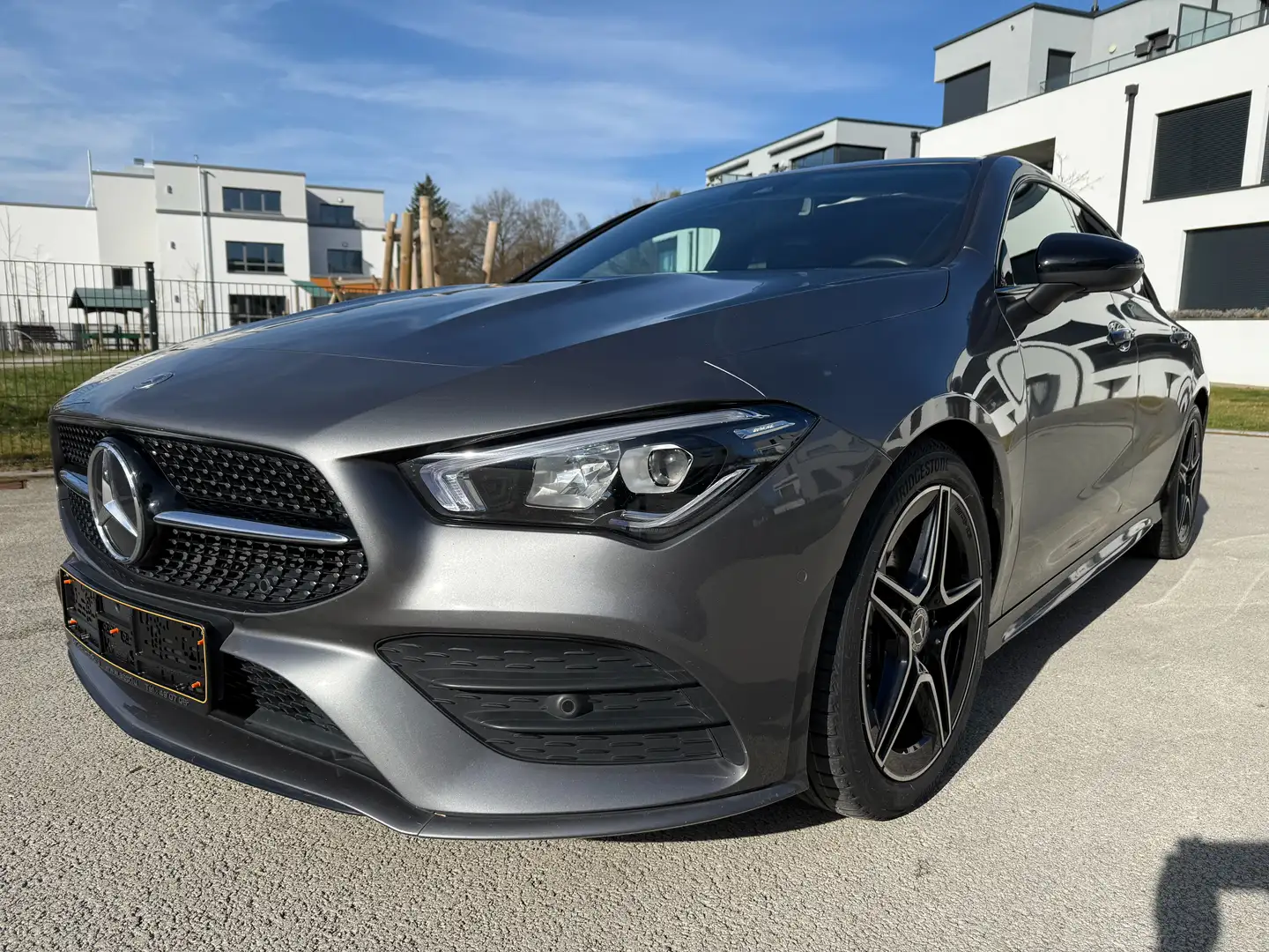 Mercedes-Benz CLA 200 CLA 200 d Shooting Brake 8G-DCT AMG Line Gris - 1