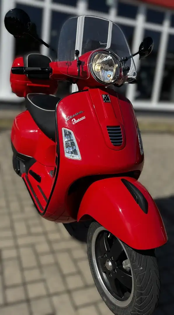 Vespa GTS Super 300 Rouge - 1
