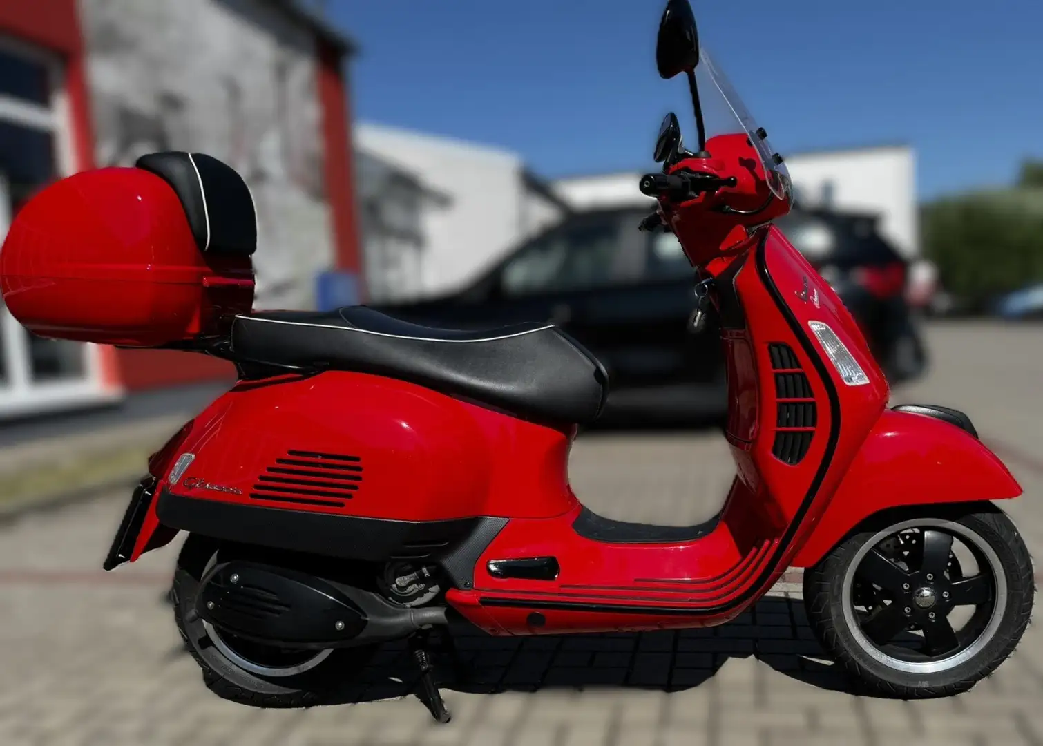 Vespa GTS Super 300 Rouge - 2