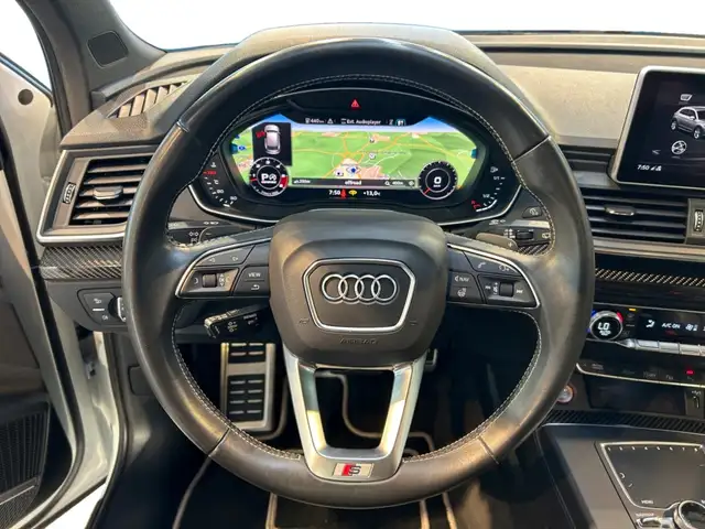 Audi SQ5 view 13