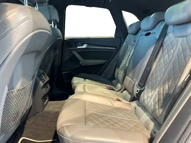 Audi SQ5 view 11